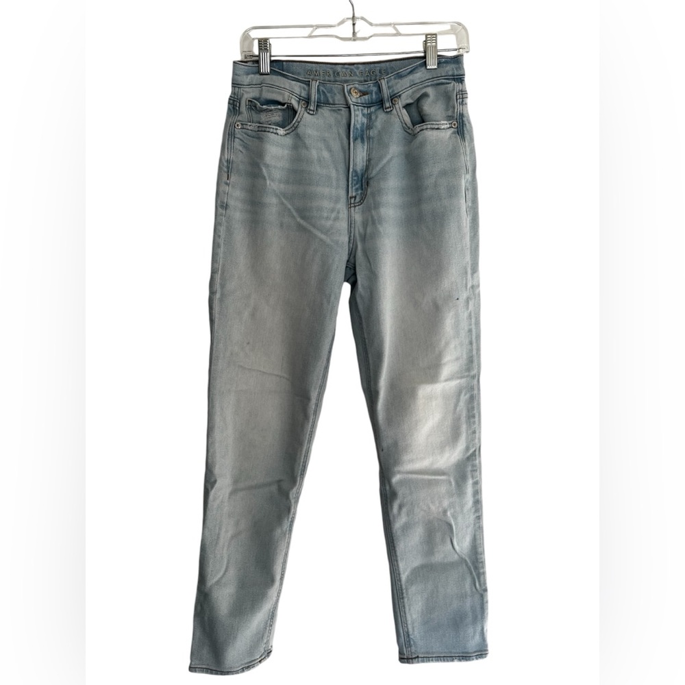 Light acid wash American Eagle Mom Jeans
